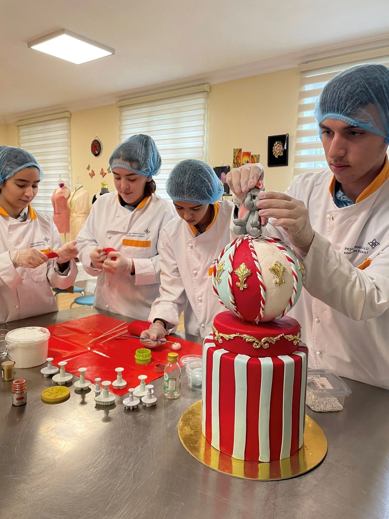 Azərbaycanda 9000-dən çox şagird peşə yönümlü təhsilə cəlb olunub (FOTO)