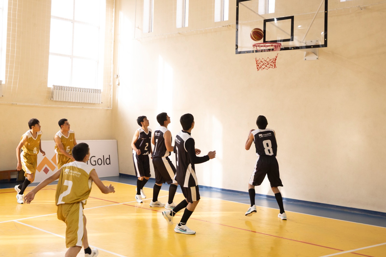 Daşkəsəndə məktəblilər arasında basketbol turniri keçirilib (FOTO)
