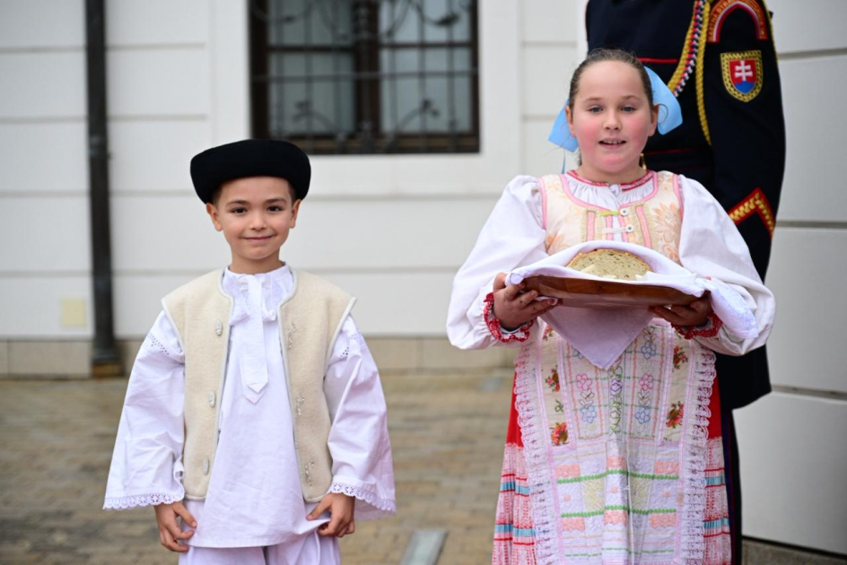 Prezident İlham Əliyevin Bratislavada rəsmi qarşılanma mərasimi olub (FOTO)