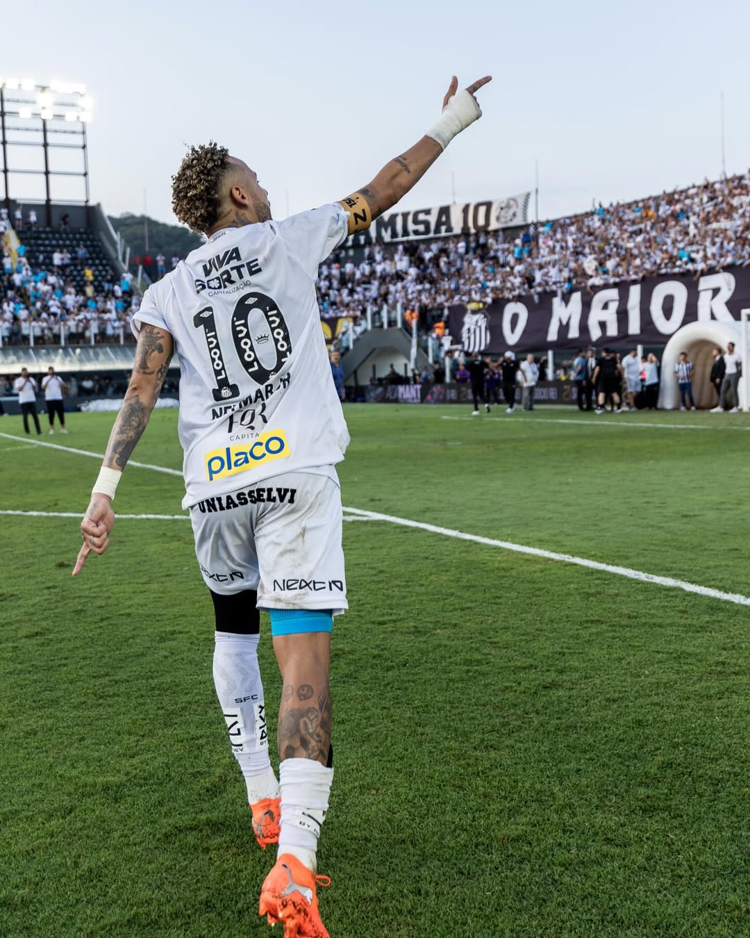 Neymar “Santos”u elitada saxladı və komandanı qitə turnirinə daşıdı