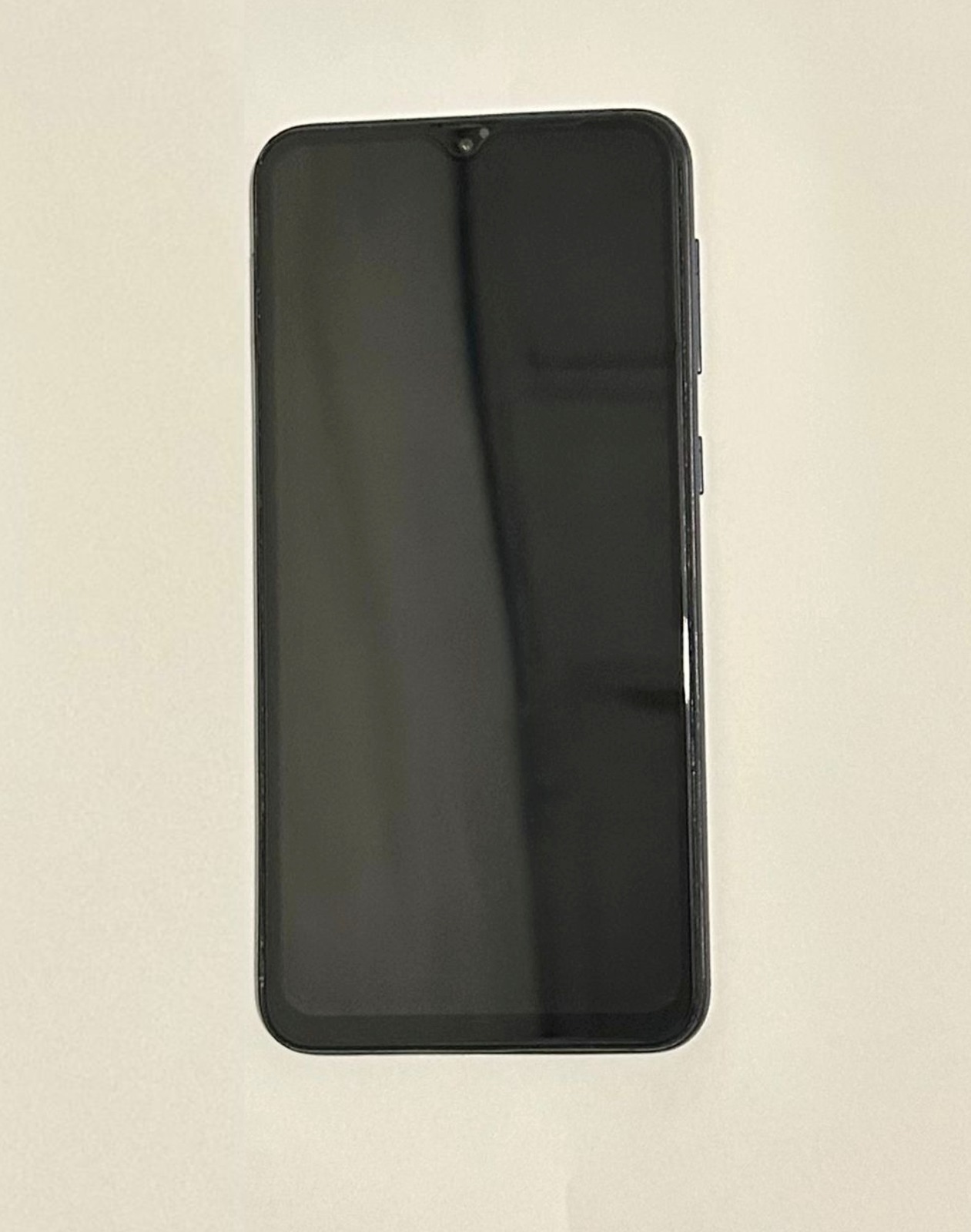 Məhkumun anası cəzaçəkmə müəssisəsinə telefon keçirməyə cəhd edib