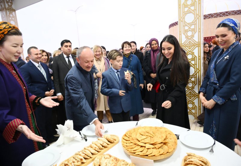 Heydər Əliyev Fondunun vitse-prezidenti Leyla Əliyeva Türkmənistan milli mətbəxinə həsr olunan sərgidə iştirak edib (FOTO)