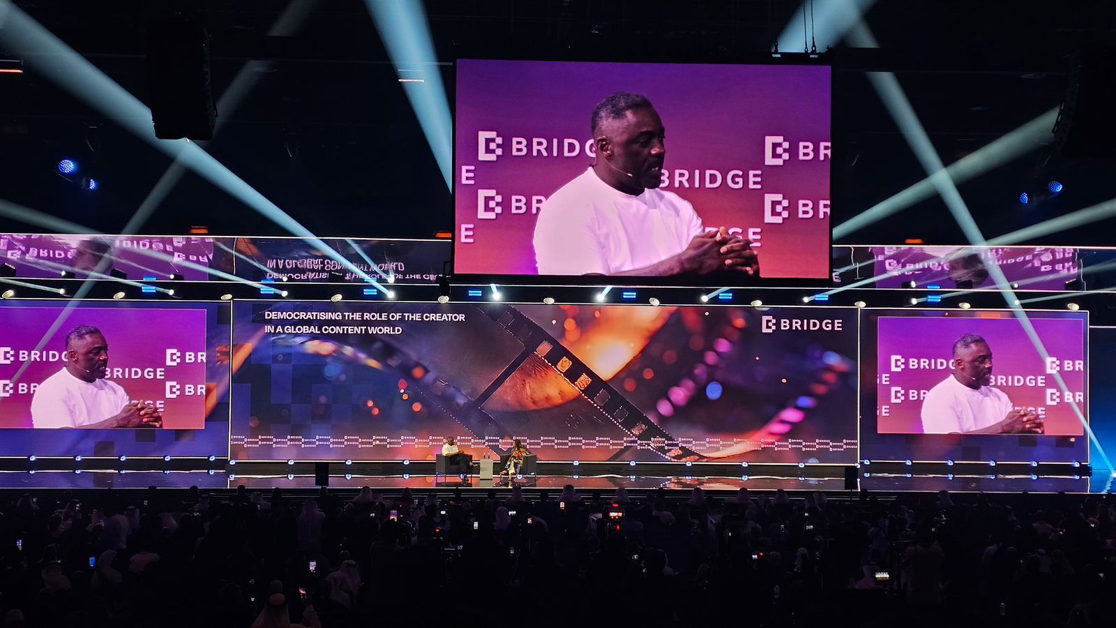 Azərbaycan nümayəndə heyəti Əbu-Dabidə keçirilən “Bridge” media və məzmun sənayesi sammitində iştirak edir (FOTO)