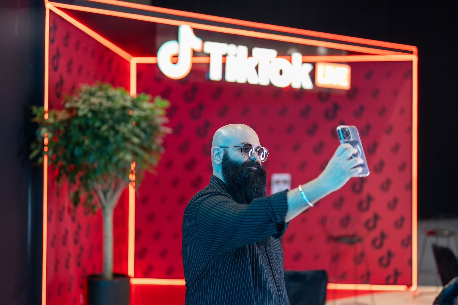 Azərbaycan nümayəndə heyəti Əbu-Dabidə keçirilən “Bridge” media və məzmun sənayesi sammitində iştirak edir (FOTO)