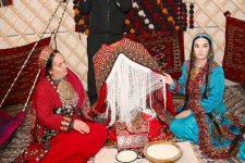 Heydər Əliyev Fondunun vitse-prezidenti Leyla Əliyeva Türkmənistan milli mətbəxinə həsr olunan sərgidə iştirak edib (FOTO)