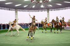 Heydər Əliyev Fondunun vitse-prezidenti Leyla Əliyeva Türkmənistan milli mətbəxinə həsr olunan sərgidə iştirak edib (FOTO)