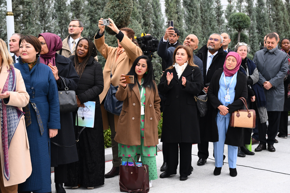 Heydər Əliyev Fondunun vitse-prezidenti Leyla Əliyeva Türkmənistanda Qayğıya ehtiyacı olan uşaqlara yardım üzrə xeyriyyə Fondunun Avaza filialının açılış mərasimində iştirak edib (FOTO)