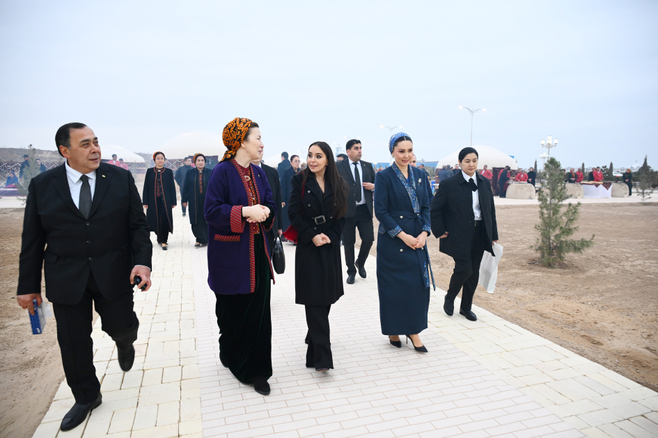 Heydər Əliyev Fondunun vitse-prezidenti Leyla Əliyeva Türkmənistan milli mətbəxinə həsr olunan sərgidə iştirak edib (FOTO)