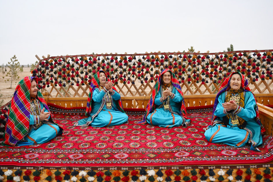 Heydər Əliyev Fondunun vitse-prezidenti Leyla Əliyeva Türkmənistan milli mətbəxinə həsr olunan sərgidə iştirak edib (FOTO)