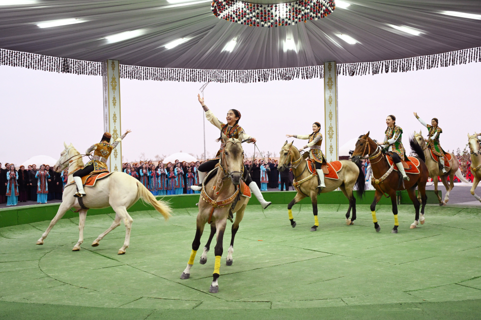 Heydər Əliyev Fondunun vitse-prezidenti Leyla Əliyeva Türkmənistan milli mətbəxinə həsr olunan sərgidə iştirak edib (FOTO)