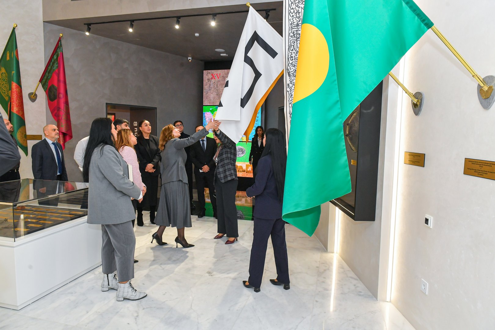 "Azərpoçt" MMC "Konstitusiya və Suverenlik İli"nə həsr olunmuş poçt markasını təqdim edib (FOTO)