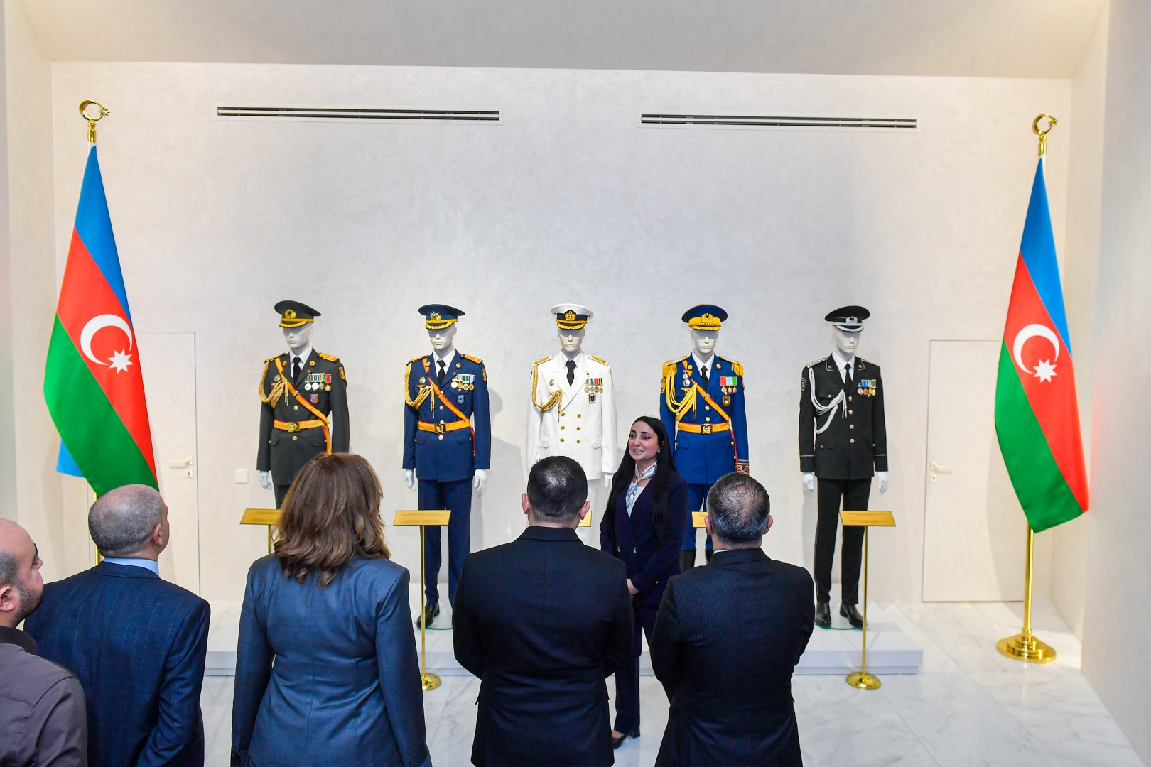 "Azərpoçt" MMC "Konstitusiya və Suverenlik İli"nə həsr olunmuş poçt markasını təqdim edib (FOTO)