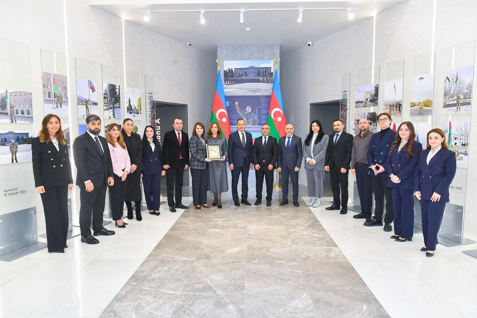 "Azərpoçt" MMC "Konstitusiya və Suverenlik İli"nə həsr olunmuş poçt markasını təqdim edib (FOTO)