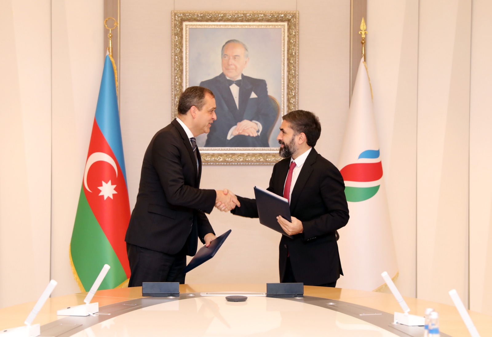 SOCAR və “MVM Group” regional enerji təhlükəsizliyi üzrə əməkdaşlığı dərinləşdirir (FOTO)