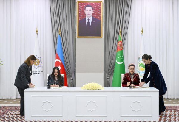 Heydər Əliyev Fondu ilə Qayğıya ehtiyacı olan uşaqlara yardım üzrə xeyriyyə Fondu arasında anlaşma memorandumu imzalanıb (FOTO)