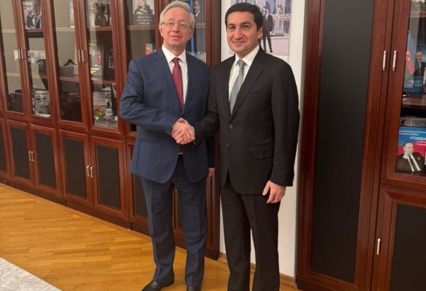 Hikmət Hacıyev Mixail Qaluzinlə regional və beynəlxalq məsələlər üzrə fikir mübadiləsi aparıb