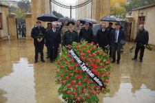 Müharibə, Əmək və Silahlı Qüvvələr Veteranları Təşkilatının əməkdaşları Ulu Öndərin məzarını ziyarət ediblər (FOTO)