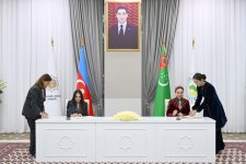 Heydər Əliyev Fondu ilə Qayğıya ehtiyacı olan uşaqlara yardım üzrə xeyriyyə Fondu arasında anlaşma memorandumu imzalanıb (FOTO)