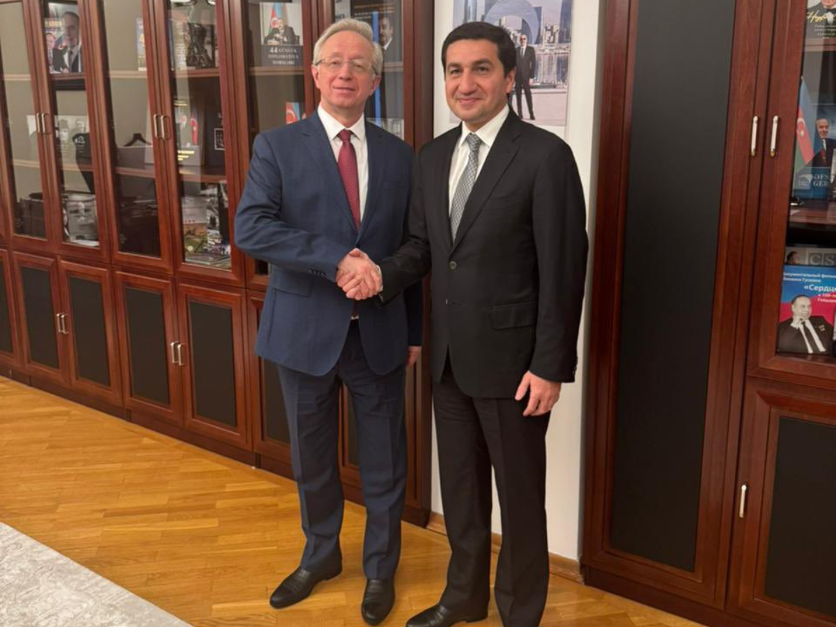 Hikmət Hacıyev Mixail Qaluzinlə regional və beynəlxalq məsələlər üzrə fikir mübadiləsi aparıb