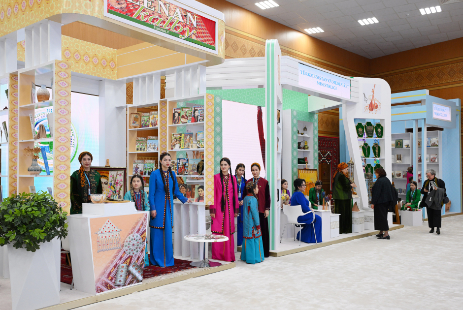 Heydər Əliyev Fondunun vitse-prezidenti Leyla Əliyeva Türkmənistanda beynəlxalq konfransda iştirak edib (FOTO)