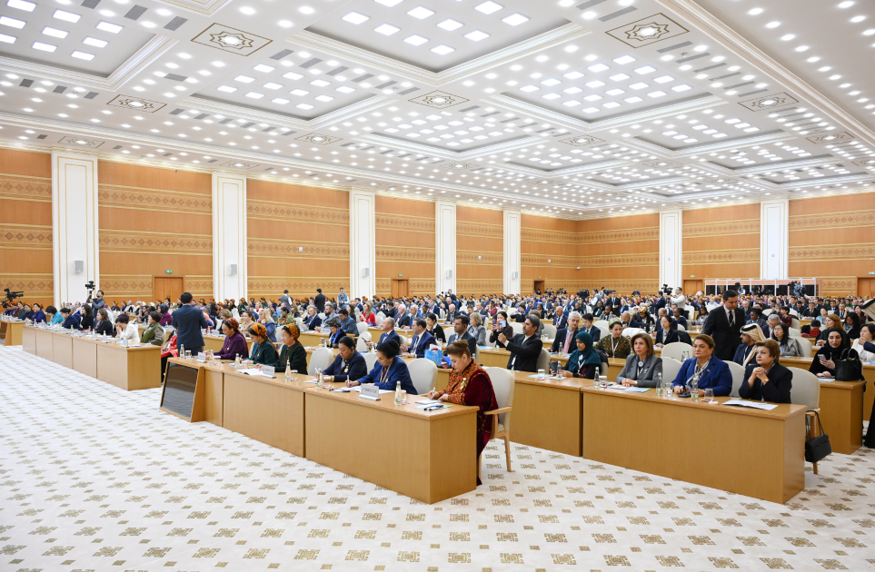 Heydər Əliyev Fondunun vitse-prezidenti Leyla Əliyeva Türkmənistanda beynəlxalq konfransda iştirak edib (FOTO)