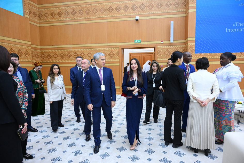 Heydər Əliyev Fondunun vitse-prezidenti Leyla Əliyeva Türkmənistanda beynəlxalq konfransda iştirak edib (FOTO)
