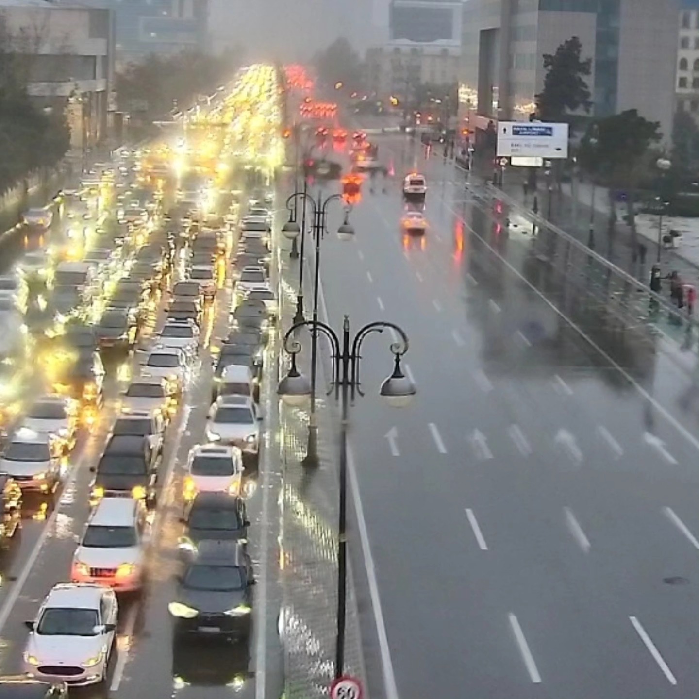 Sürücülərin NƏZƏRİNƏ: Bakıda bu yollarda sıxlıq var - SİYAHI