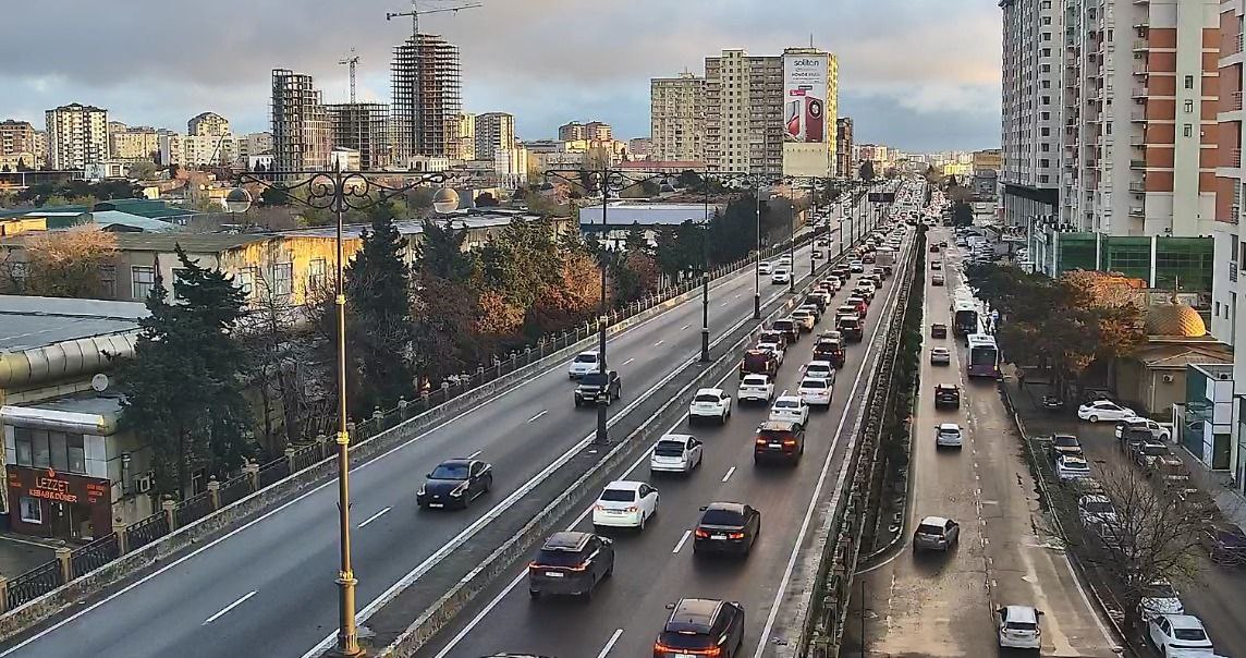 Sürücülərin NƏZƏRİNƏ: Bakıda bu yollarda sıxlıq var - SİYAHI (FOTO)