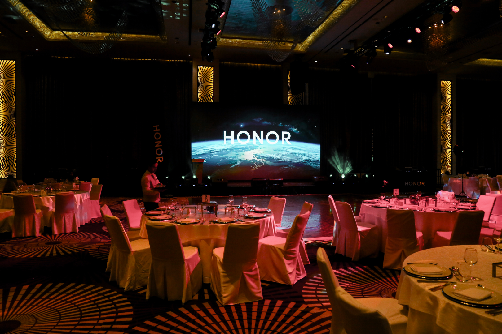 HONOR brendinin 5 illiyi və inkişaf strategiyası təqdim olundu (FOTO)