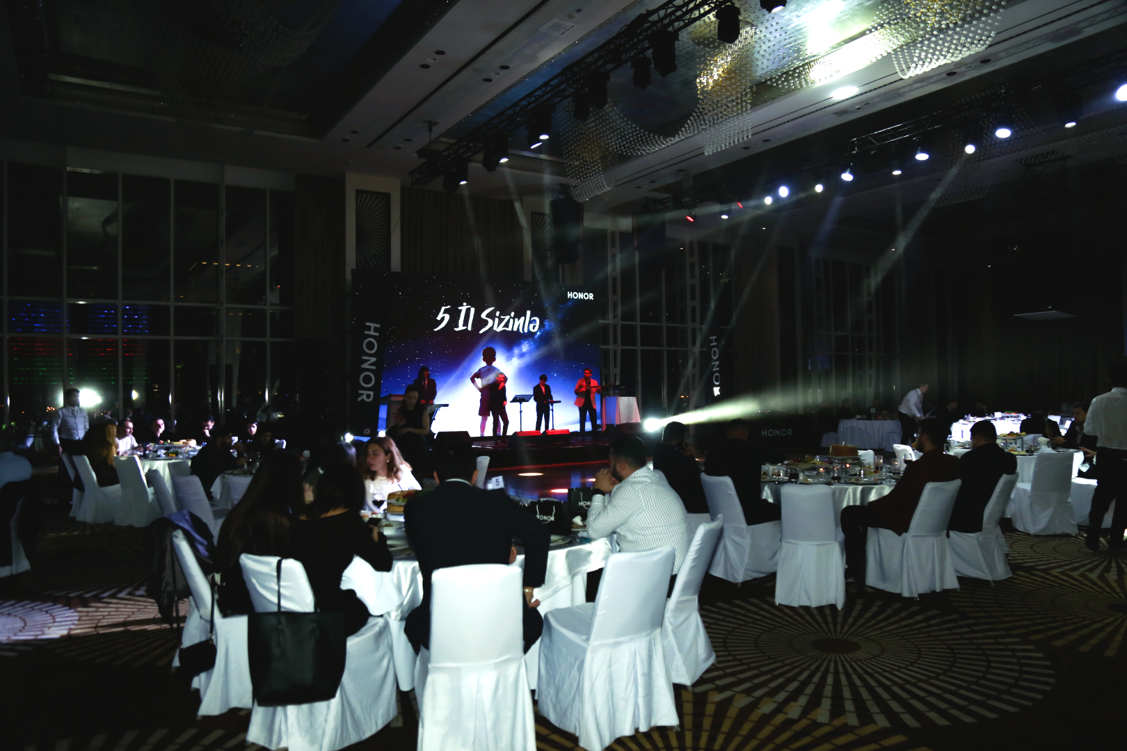 HONOR brendinin 5 illiyi və inkişaf strategiyası təqdim olundu (FOTO)