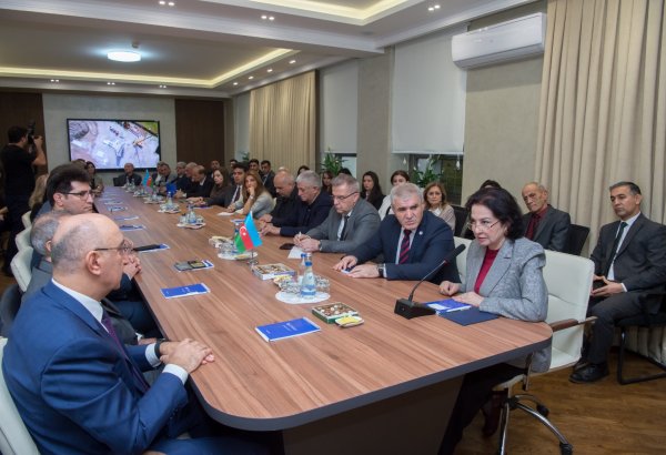 AzMİU-nun 50 illik yubileyi çərçivəsində yeni Təlim-Tədris Mərkəzləri və “İxtisaslaşmış Auditoriya” istifadəyə verildi (FOTO)