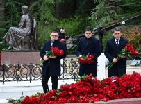 MEDİA və Audiovizual Şura nümayəndələri Ümummilli Lider Heydər Əliyevin məzarını ziyarət ediblər (FOTO)