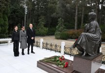 Prezident İlham Əliyev və Birinci xanım Mehriban Əliyeva Ümummilli Lider Heydər Əliyevin məzarını ziyarət ediblər (FOTO/VİDEO)