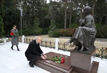 Prezident İlham Əliyev və Birinci xanım Mehriban Əliyeva Ümummilli Lider Heydər Əliyevin məzarını ziyarət ediblər (FOTO/VİDEO)