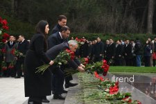 Azərbaycan xalqı Ulu Öndər Heydər Əliyevin xatirəsini yad edir (FOTO)
