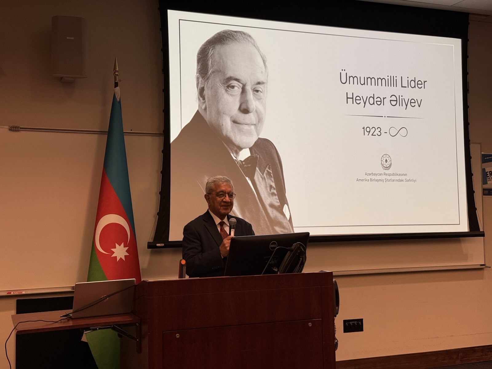 Vaşinqtonda Ümummilli Lider Heydər Əliyevin xatirəsi anılıb (FOTO)