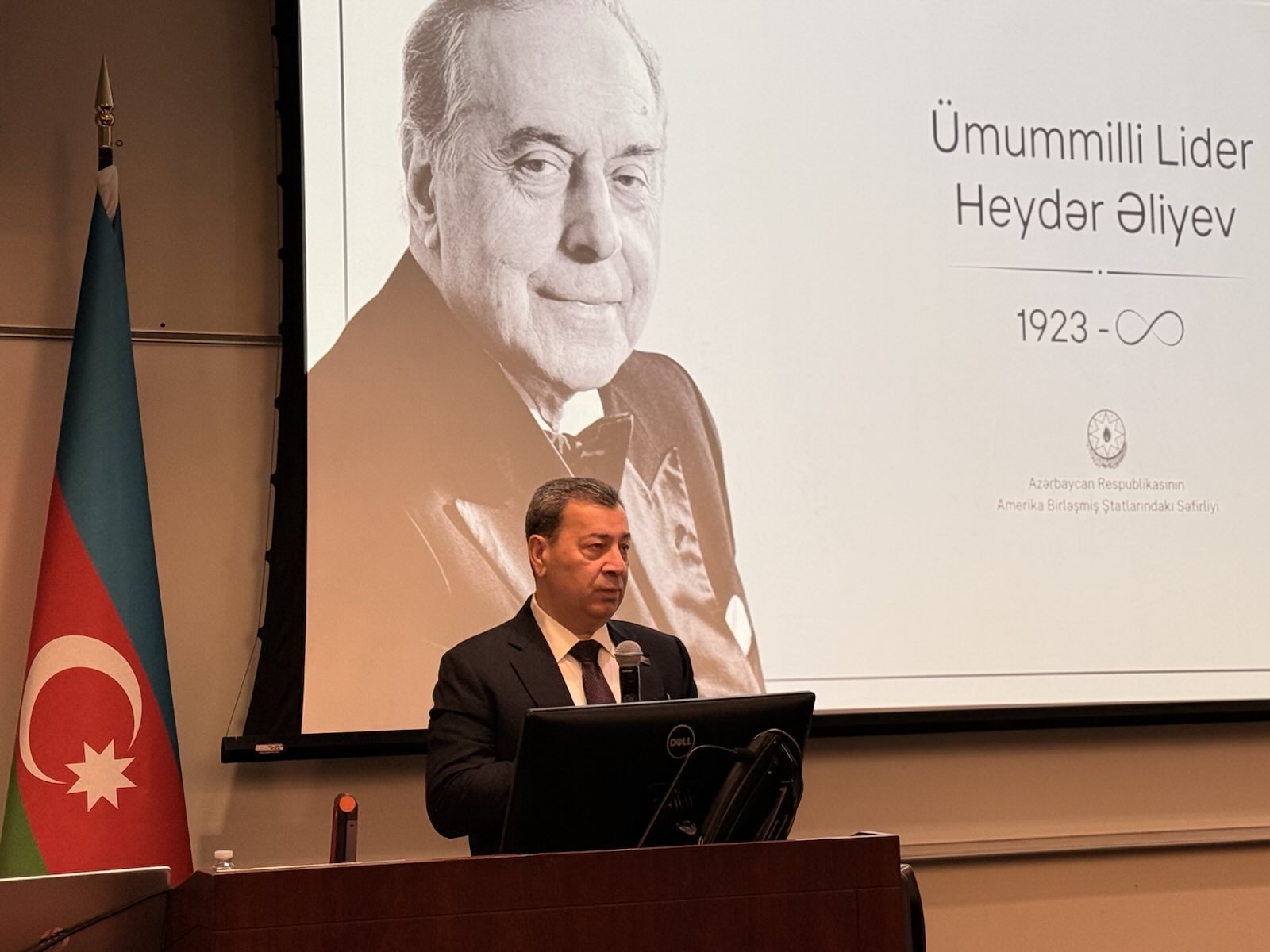 Vaşinqtonda Ümummilli Lider Heydər Əliyevin xatirəsi anılıb (FOTO)