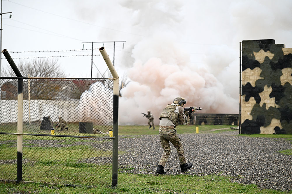 Müdafiə naziri və Özbəkistanın hərbi nümayəndə heyəti komando hərbi hissəsində olublar (FOTO)
