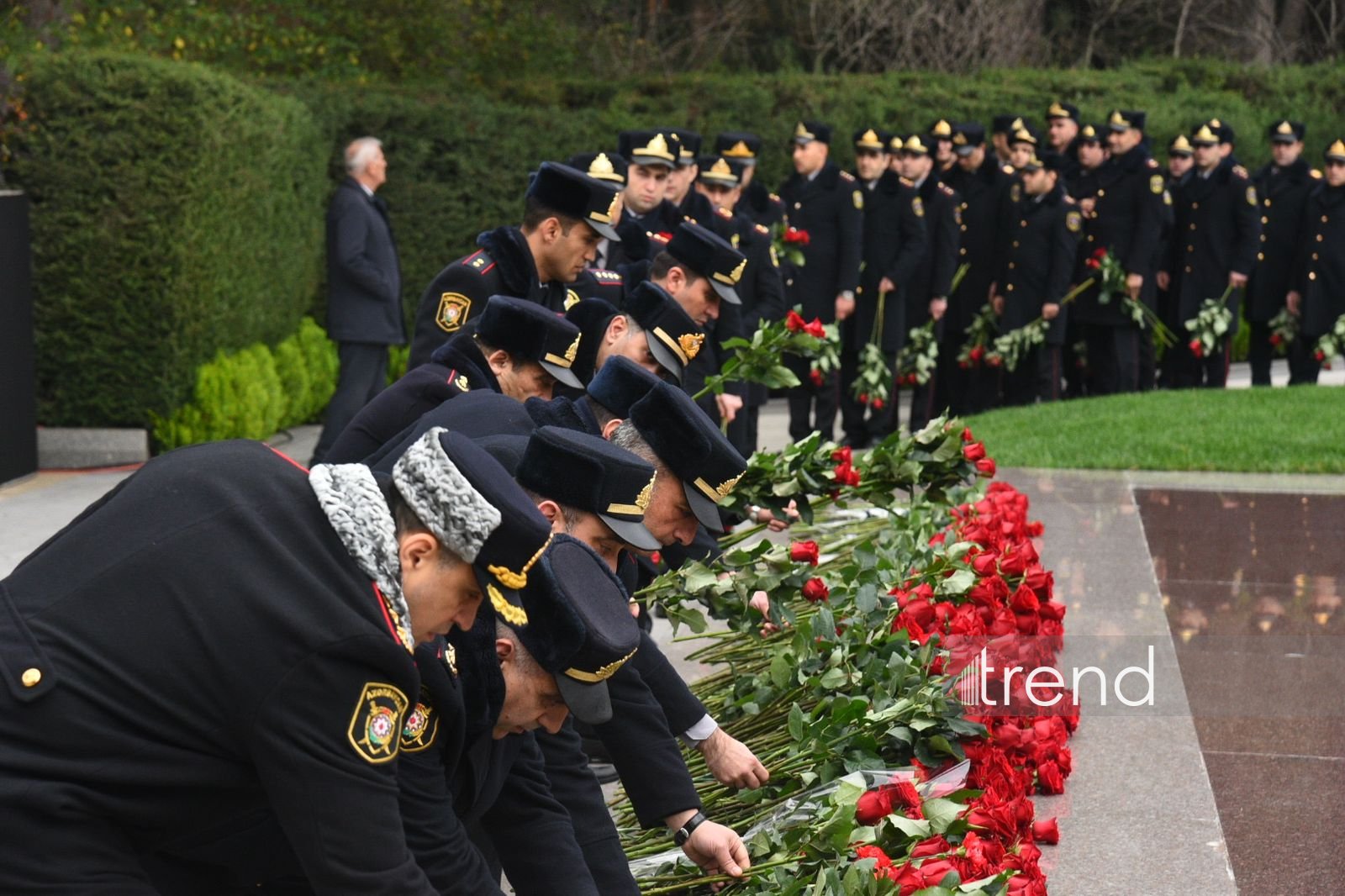 Azərbaycan xalqı Ulu Öndər Heydər Əliyevin xatirəsini yad edir (FOTO)