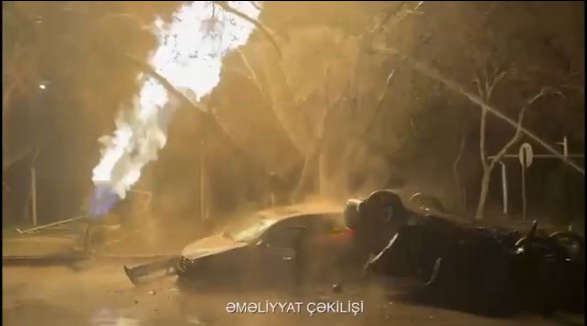 Paytaxtda avtomobillərin toqquşması qaz borusunda yanğına səbəb olub (VİDEO)