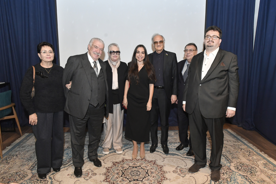 Bakıda Ümummilli Lider Heydər Əliyevin xatirə gecəsi keçirilib (FOTO)