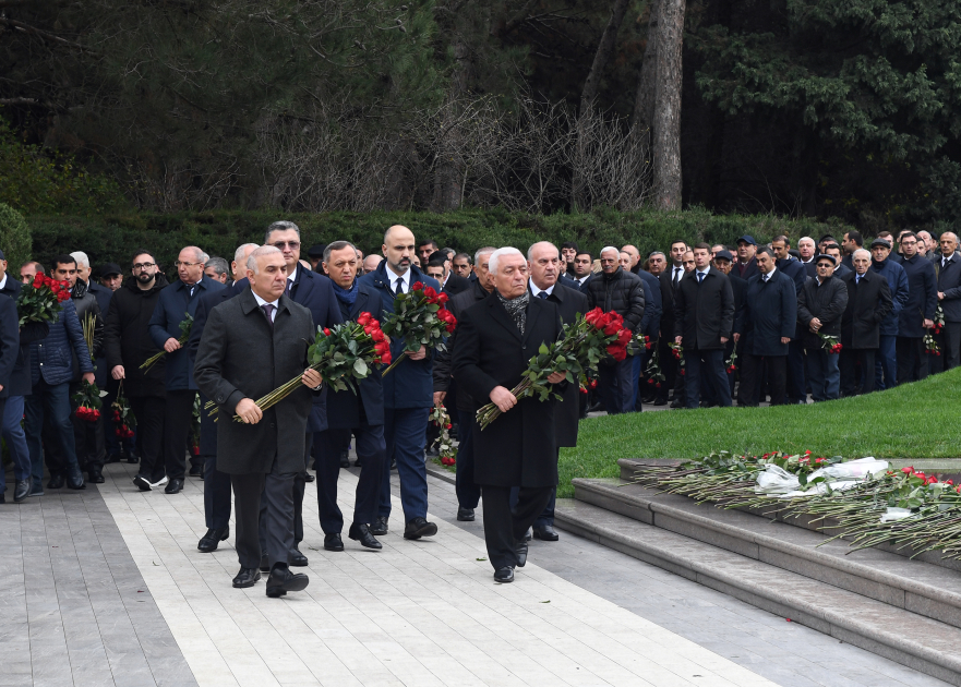 "Azərişıq" və "Azərenerji"də Ulu Öndər Heydər Əliyevin anım günü ilə bağlı tədbirlər keçirilib (FOTO)
