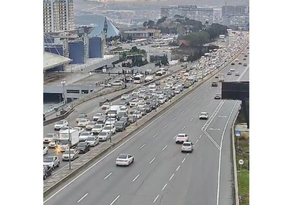 Sürücülərin NƏZƏRİNƏ: Bakıda bu yollarda sıxlıq var - SİYAHI (FOTO)
