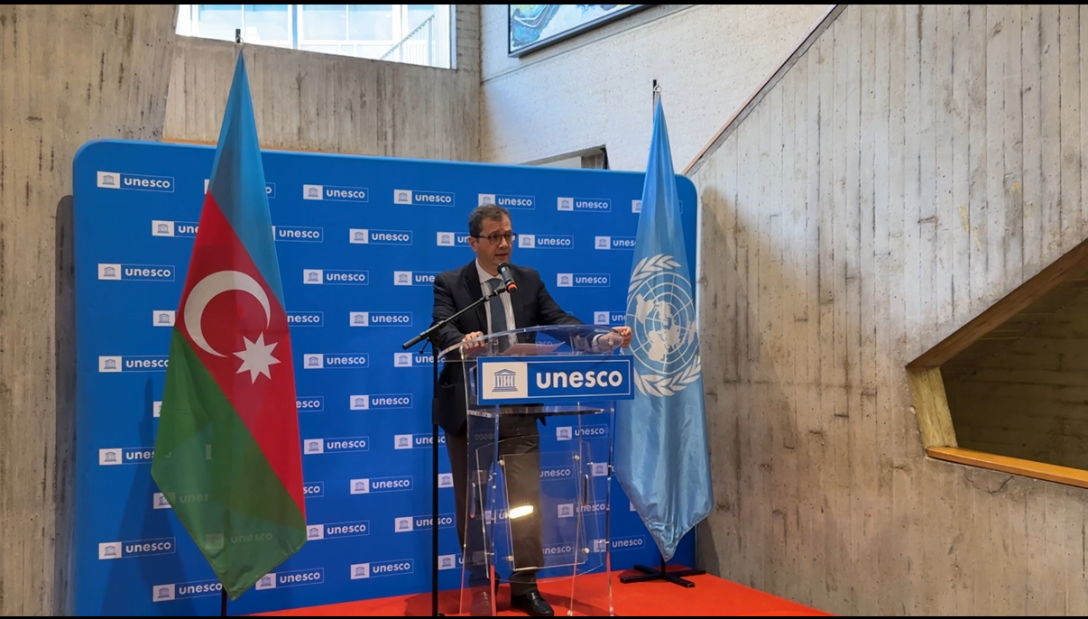 UNESCO-nun mənzil qərargahında Memar Əcəminin anadan olmasının 900 illiyi münasibətilə sərgi açılıb (FOTO/YENİLƏNİB)