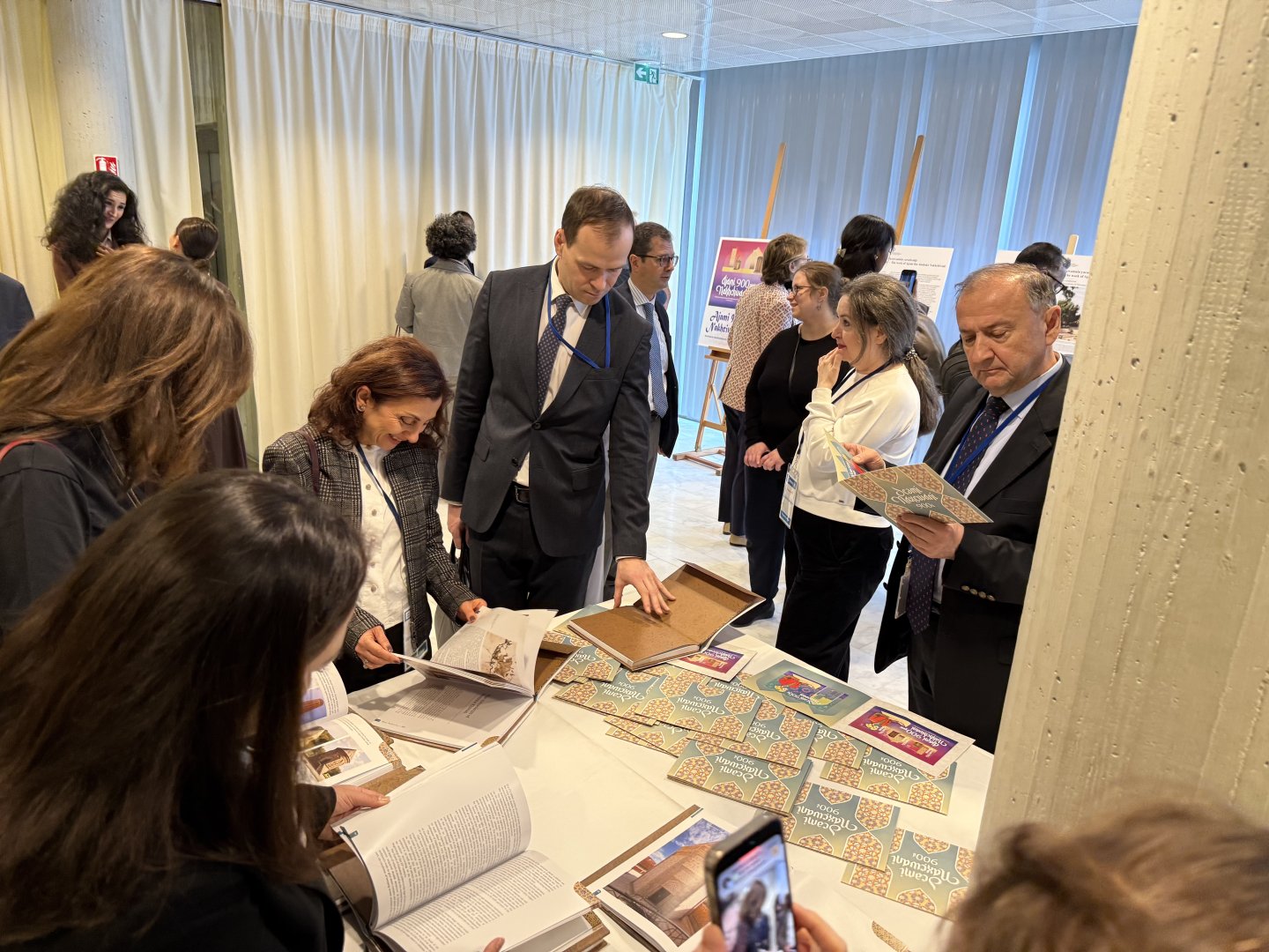 UNESCO-nun mənzil qərargahında Memar Əcəminin anadan olmasının 900 illiyi münasibətilə sərgi açılıb (FOTO/YENİLƏNİB)