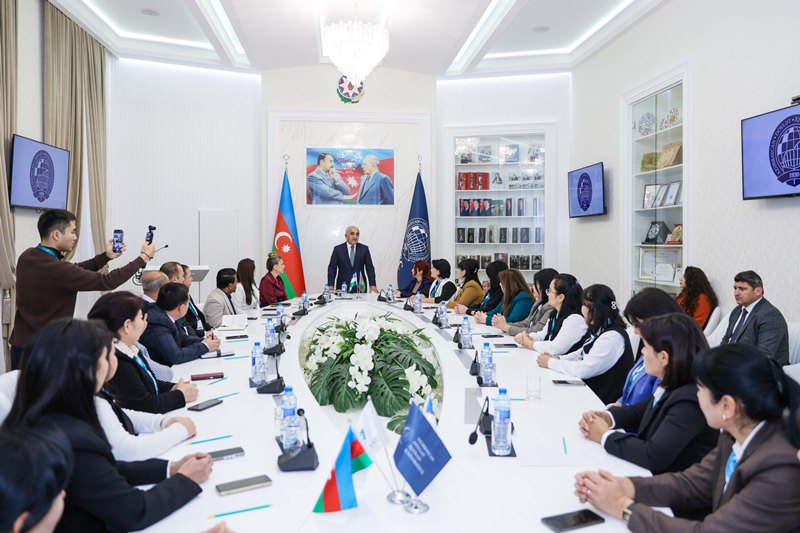 Özbəkistanlı müəllimlər üçün UNEC-də təşkil olunan intensiv təlim proqramı uğurla başa çatıb (FOTO)