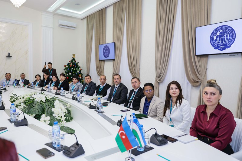 Özbəkistanlı müəllimlər üçün UNEC-də təşkil olunan intensiv təlim proqramı uğurla başa çatıb (FOTO)