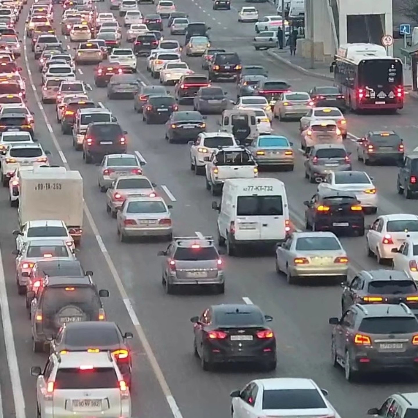 Sürücülərin NƏZƏRİNƏ: Bakıda bu yollarda sıxlıq var - SİYAHI (FOTO)