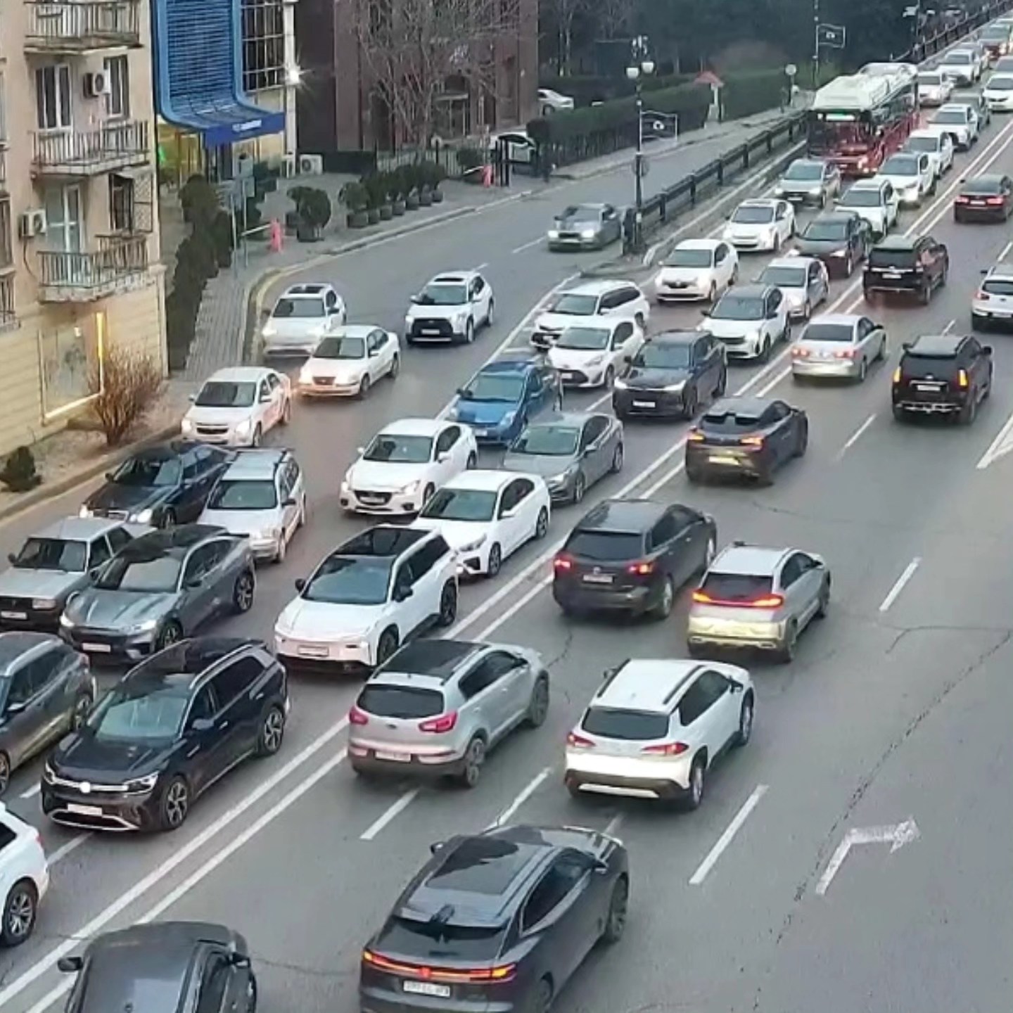 Sürücülərin NƏZƏRİNƏ: Bakıda bu yollarda sıxlıq var - SİYAHI (FOTO)