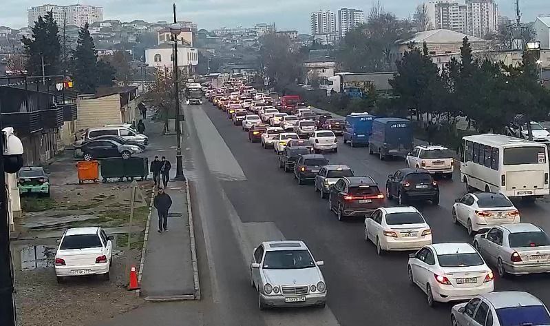Sürücülərin NƏZƏRİNƏ: Bakıda bu yollarda sıxlıq var - SİYAHI (FOTO)